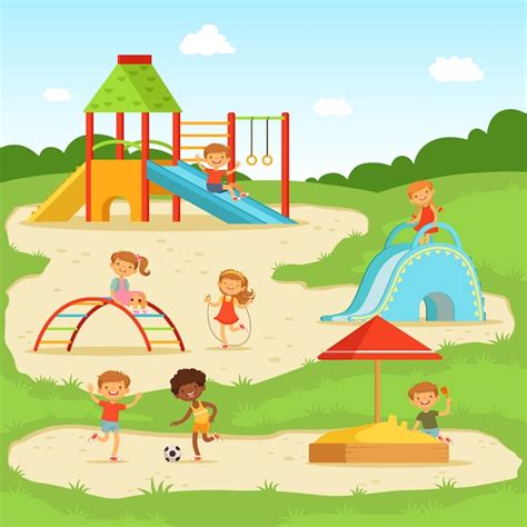 Enfants Drôles Au Terrain De Jeu Dété Enfants Jouant Dans Le Parc