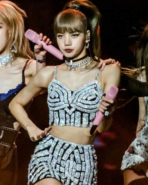 190412 Coachella D1 🌴 Lisa ☀ South Korean Girls Korean Girl Groups Pretty People Beautiful