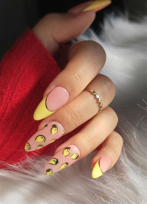 30 Yellow Nail Designs That Bring Sunshine To Your Fingertips Nagels