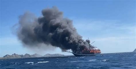 Lagi Lagi Kapal Wisata Terbakar Di Perairan Labuan Bajo Padarnews