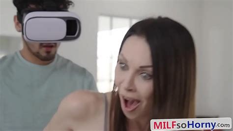Banging Hot Brunette Milf While Wearing Vr Headset Xnxx
