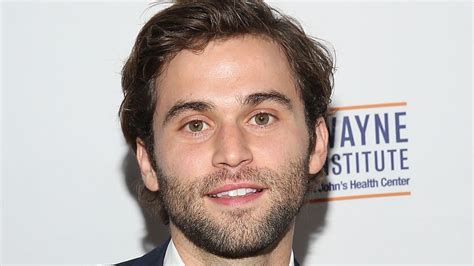 Grey s Anatomy Star Jake Borelli outet sich öffentlich als homosexuell