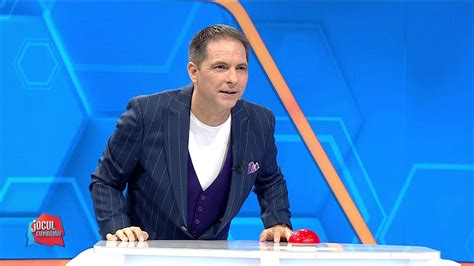 negru impresionat de una dintre concurentele de la jocul