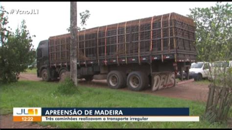 PRF prende homem por divulgar blitz e apreende caminhões madeira