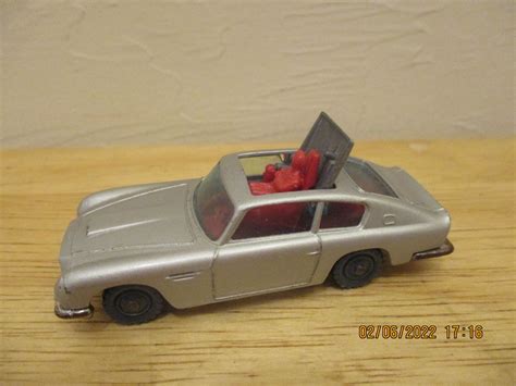 Aston Martin Db Amloid Post Husky Face Left Hot Wheels Mattel Creations