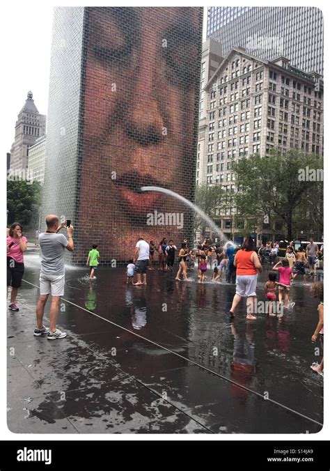 Crown Fountain, Millennium Park, Chicago Stock Photo - Alamy