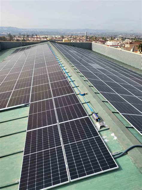 Instalación de autoconsumo industrial de 100kWp para Dialprix Sun