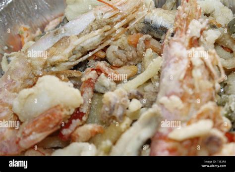 Mixed Deep Fried Fish Shrimp And Squid Platter Stock Photo Alamy