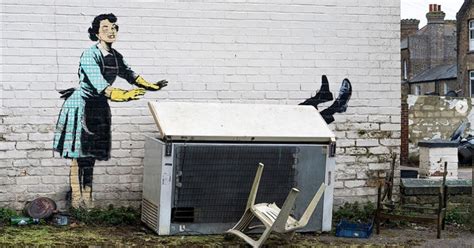 Banksy Il Nuovo Murale Di San Valentino Un Manifesto Contro La