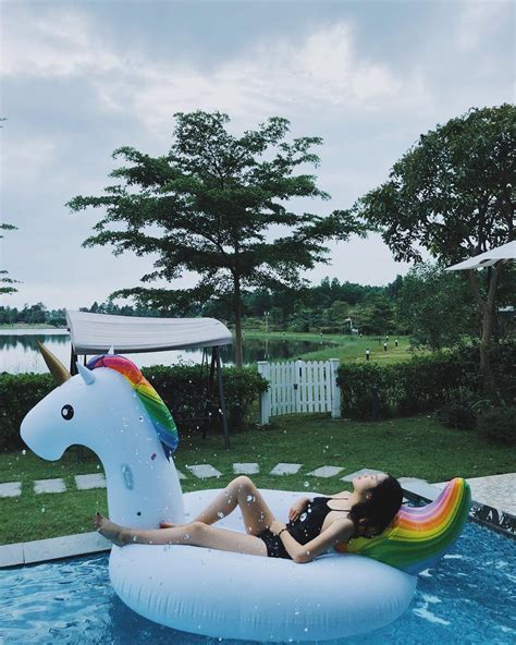 Cao chưa đầy m nhưng hễ diện diện bikini là bạn gái Đoàn Văn Hậu lại đốt mắt người nhìn