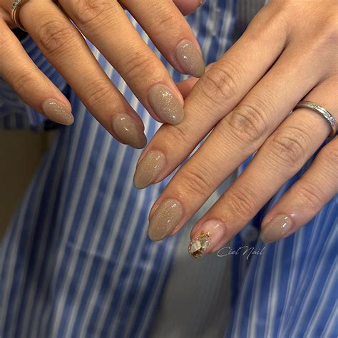 夏シンプルワンカラーシェルキラキラ Cielnailのネイルデザイン No8873653 ｜ネイルブック