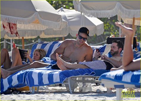 Kim Kardashian S Ex Husband Kris Humphries Spotted Going Shirtless During Trip To Miami New