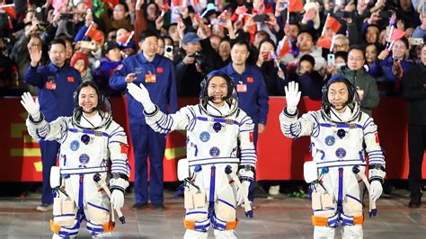 Taikonautas de la Shenzhou 19 comienzan su viaje hacia la estación