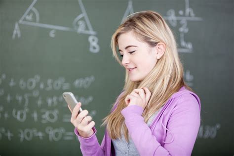 12 Pros and Cons of Allowing Cell Phones in Schools in 2024