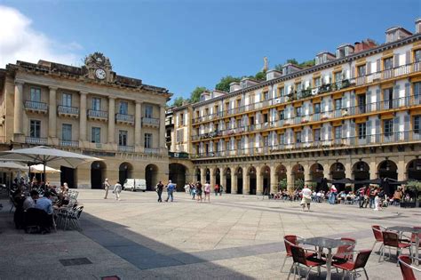 Miasto San Sebastian W Hiszpanii Puzzle Online