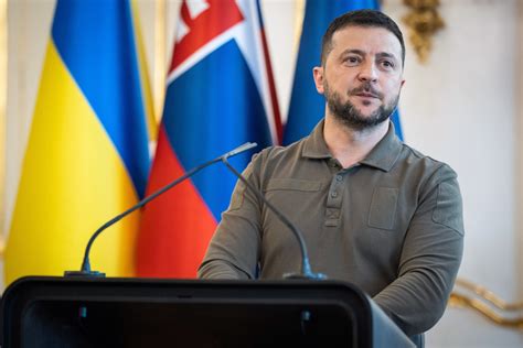 Visão NATO Zelensky critica falta de unidade sobre adesão de Suécia