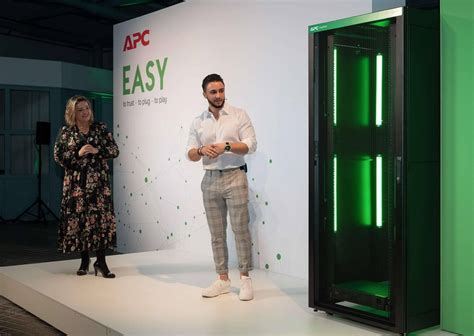 Schneider Electric Presenta Su Nueva Gama Easy Rack A Sus Partners De