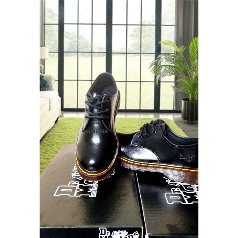 Jual Free Box Dr Martens Sepatu Pria Dan Wanita Hole Sepatu Dokmar