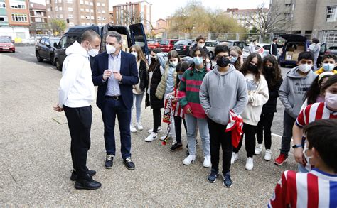 Fotos Kravets Con Los Chavales Del Ies Montevil Y Una Familia De