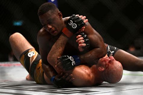 Ufc Jamahal Hill Brutalise Glover Teixeira Pour Remporter Le