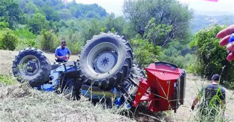 Il Trattore Si Ribalta Morto Agricoltore A Mezzane Di Sotto