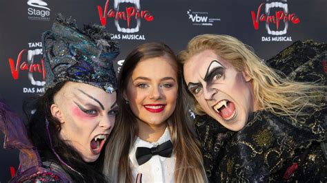 Stuttgart Tanz Der Vampire Kehrt Zur Ck Kult Musical Feiert Premiere