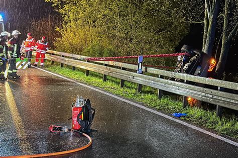 Tödlicher B300 Unfall bei Aichach 52 Jähriger starb noch vor Ort