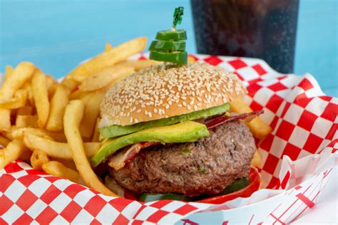 Jalape O Popper Burger Martin S Famous Potato Rolls And Bread