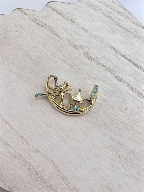 Vintage Brooch Chinese Boat Gem