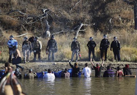 Dakota Access Pipeline Protests North Dakota Police Use Pepper Spray Tear Gas Cbs News