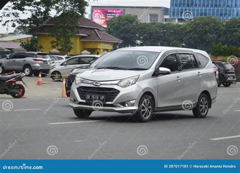 Daihatsu Sigra R Deluxe 2017 Editorial Photo Image Of Wheel Sigra