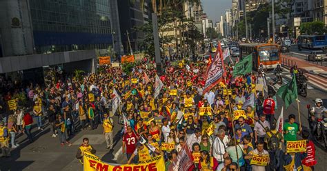 G1 Servidores da Justiça Federal mantêm greve e fazem protesto em SP