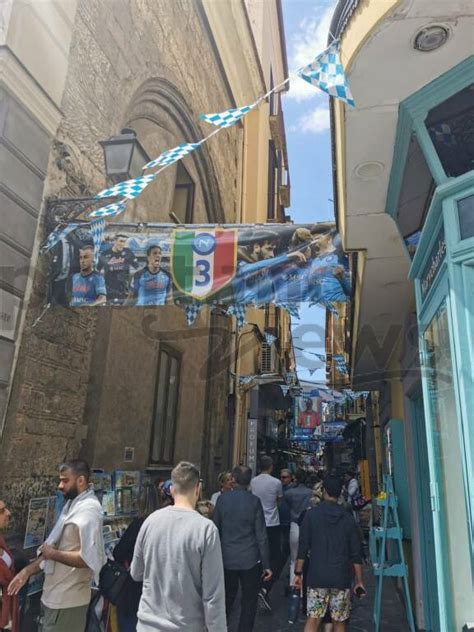 Sorrento Piazza Tasso Pronta Per La Festa Scudetto Del Napoli E Via