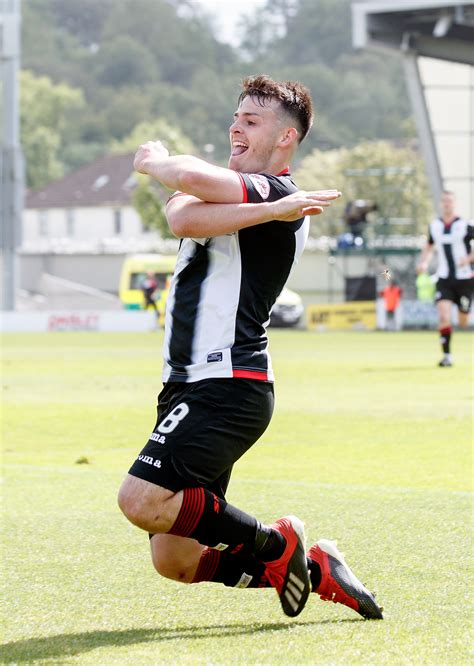 St Mirren 1 Dundee United 1: Vaclav Hladky saves Saints with three