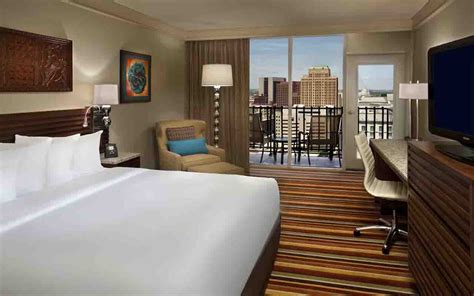 Best San Antonio Riverwalk Hotels With Balcony Views