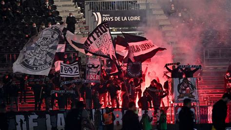 Ligue 2 Les Supporters Du Stade Lavallois Devront Montrer Patte