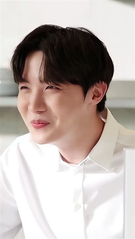 Пин на доске jhope and suga | Знаменитости, Разное