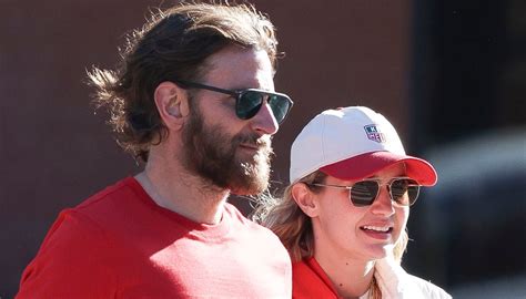 Gigi Hadid E Bradley Cooper La Coppia Glamour Con Look Coordinati Per