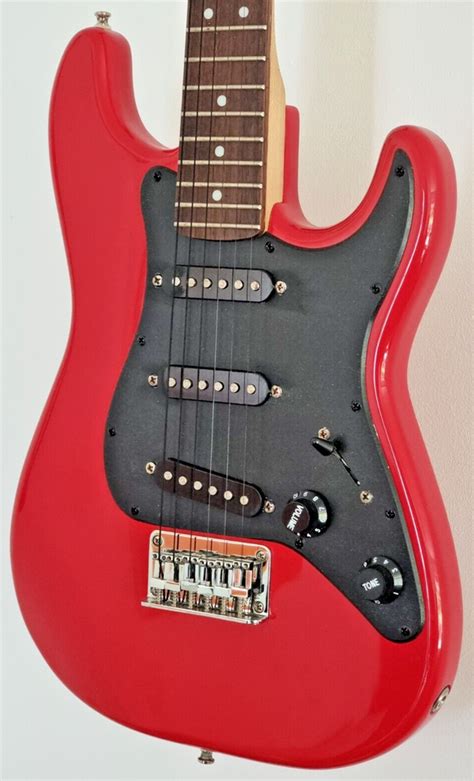 Squier Mini Electric Guitar Stratocaster By Fender Cherry Red 34 Size Ebay