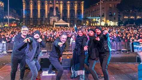 Capodanno A Catania Trentamila Persone In Piazza Per Giusy Ferreri Al