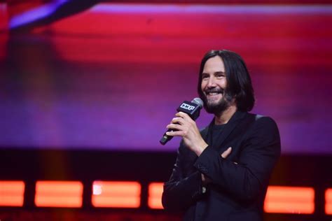 Galerie Foto Keanu Reeves în Genunchi Pentru A Le Mulțimi Fanilor La