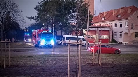 HIT Alarmowo Wyjazd grupy wysokościowej z JRG 5 Poznań do zdarzenia