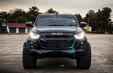 This Heavily Modified 2020 Isuzu D-Max V-Cross Looks Drop-dead Gorgeous!