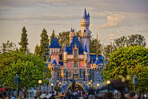 Woman Dead Three Injured In Two Hit And Runs Near Disneyland Wdw News Today