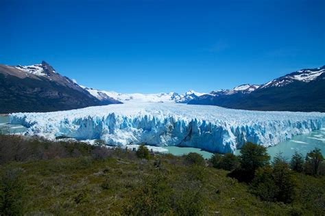 Exploring the Glaciers & Lakes Safari in Argentina