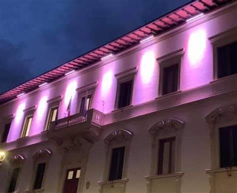 Ottobre Per Le Donne Il Palazzo Comunale Si Colora Di Rosa