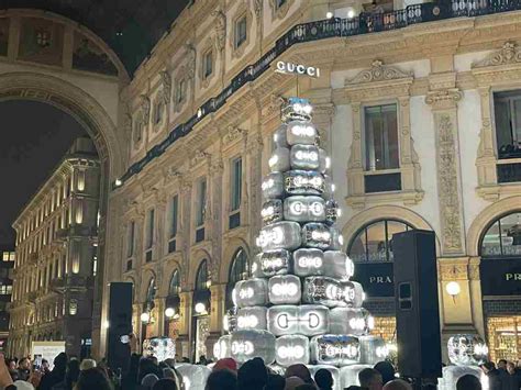 Alberi di Natale si è acceso quello di Gucci Mi Tomorrow