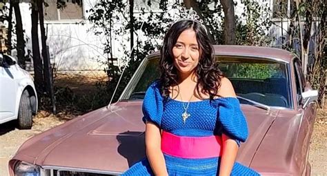 Noemi Méndez la joven latina que tejió a crochet su propio vestido para celebrar su quinceañero