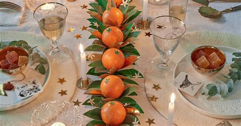 Un chemin de table de Noël avec de fausses clémentines DIY Marie Claire