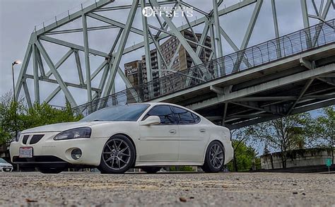 2004 Pontiac Grand Prix With 18x8 40 Niche Misano And 24545r18